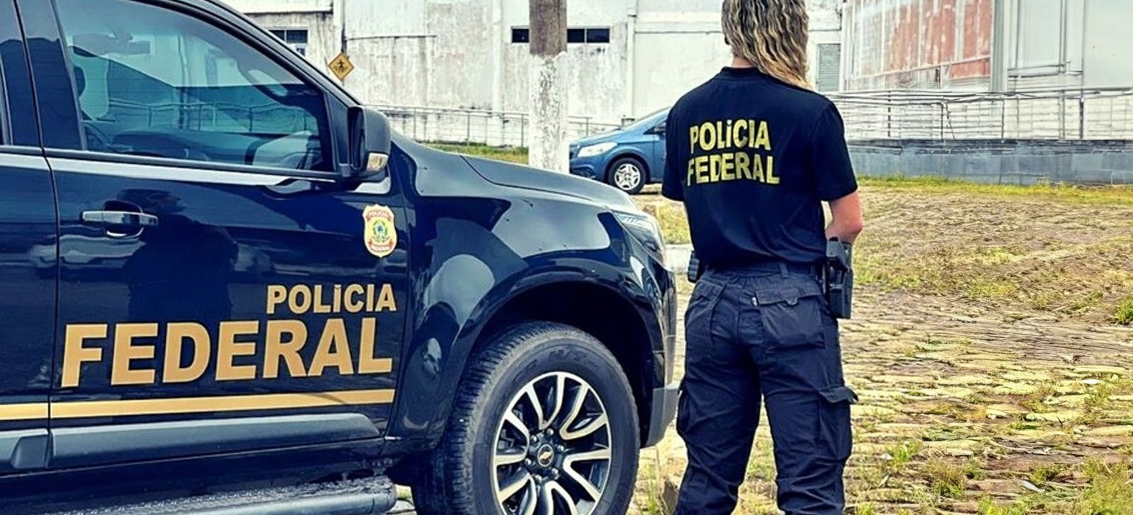Assessor de deputada federal e policial são presos após tentar intimidar delegada