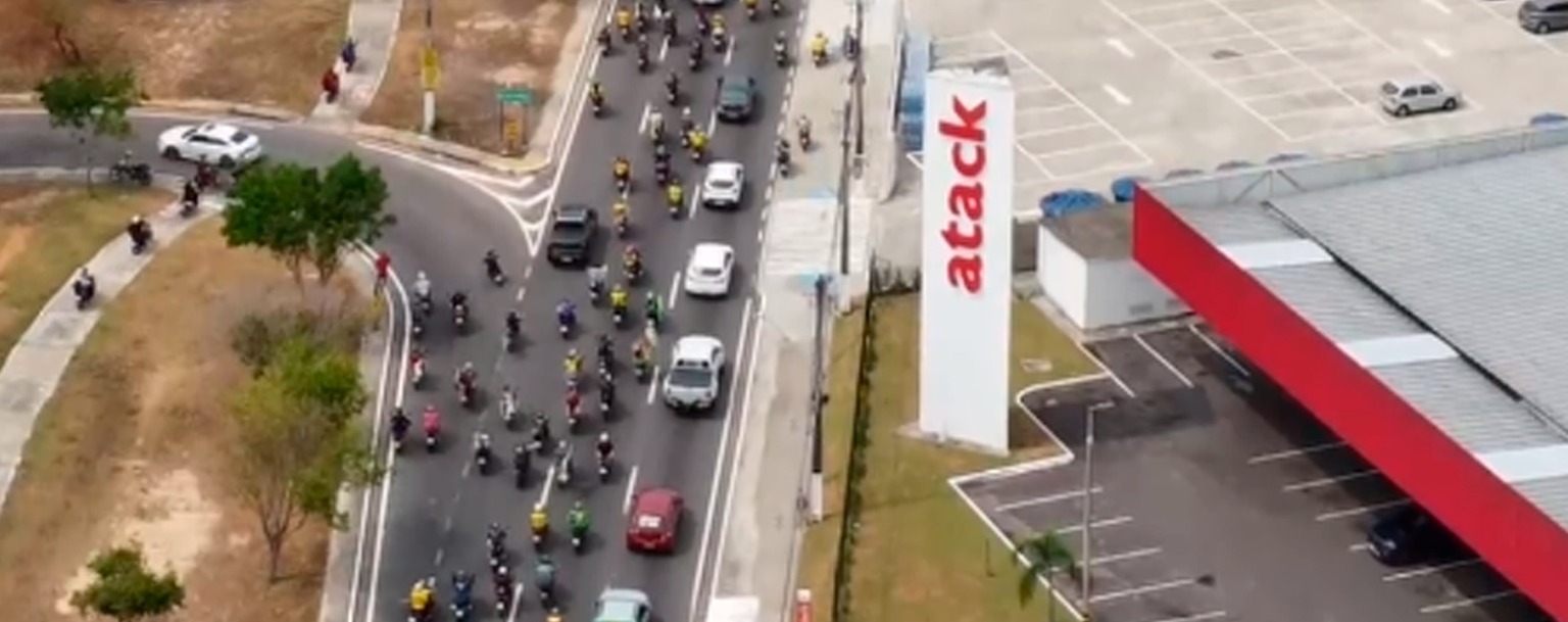 ‘Flopou?’: motocarreata de Bolsonaro com Alberto Neto tem baixa adesão em Manaus