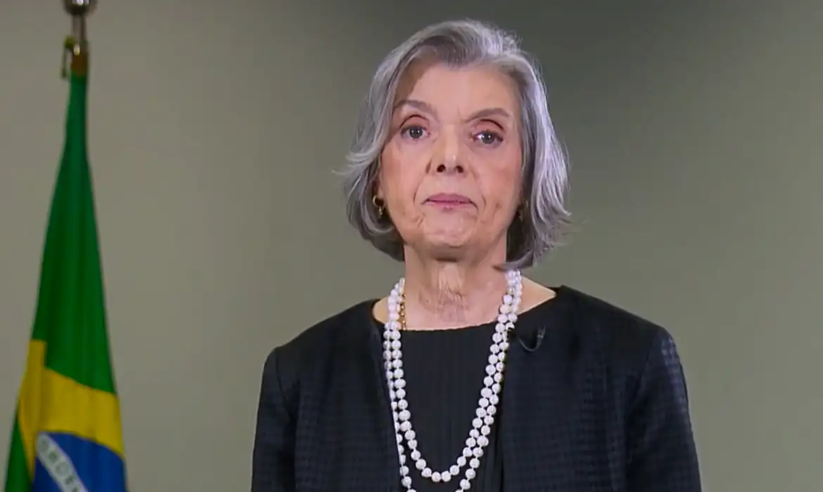 ‘Ao votar, você faz uma escolha pelo seu futuro’, diz Cármen Lúcia