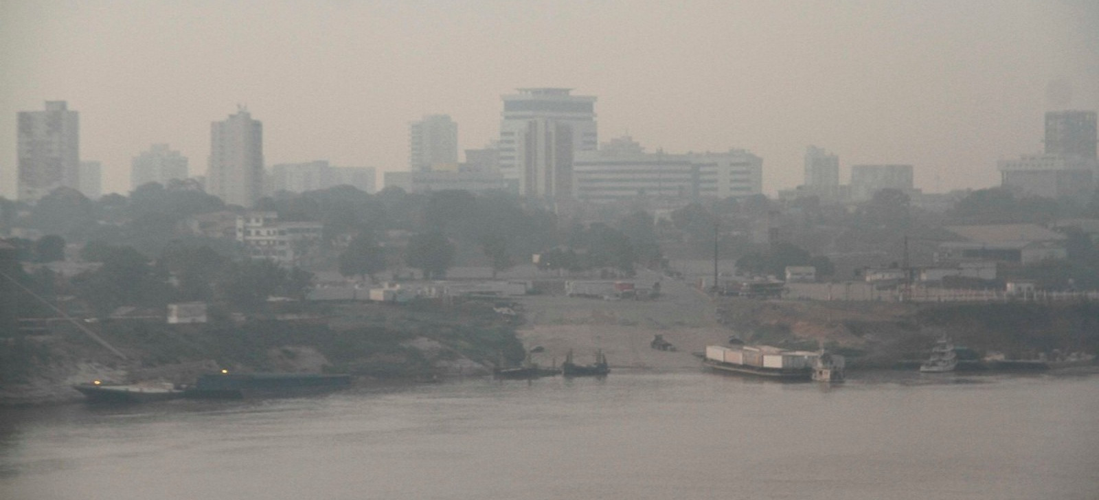 Vista da capital de Rondônia encoberta pela fumaça (Divulgação) 