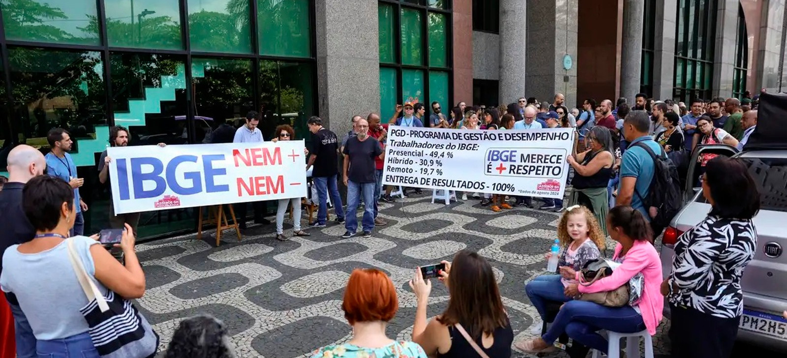 Funcionários do IBGE fazem paralisação contra cúpula do órgão