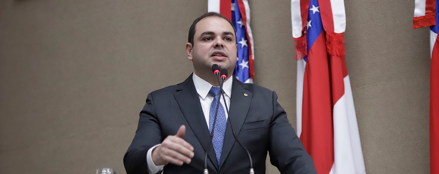 Com voto contrário de irmão de David Almeida, Cidade é reconduzido à Presidência da Aleam