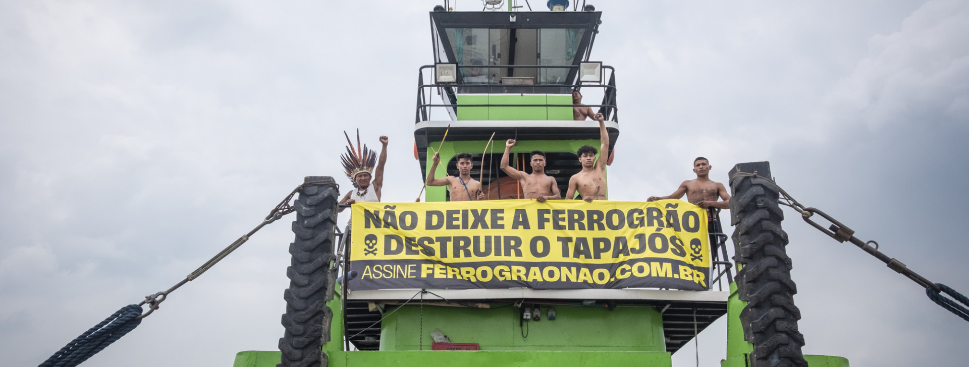 Manifestação paralisa balsas no Rio Tapajós contra Ferrogrão e hidrovia
