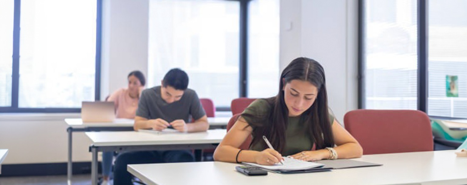 Mulheres lideram com 76% dos textos nota mil no Enem em 2023