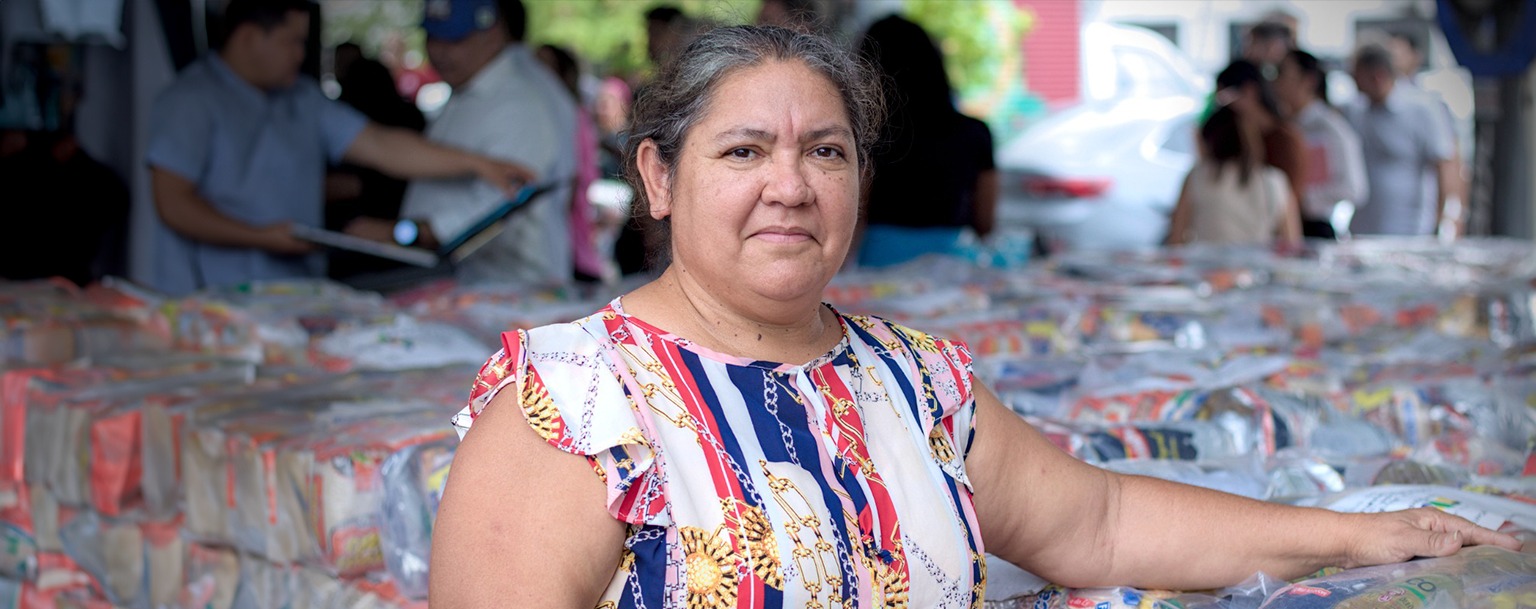 Pescadores do Amazonas afetados pela seca recebem 10 mil cestas básicas  