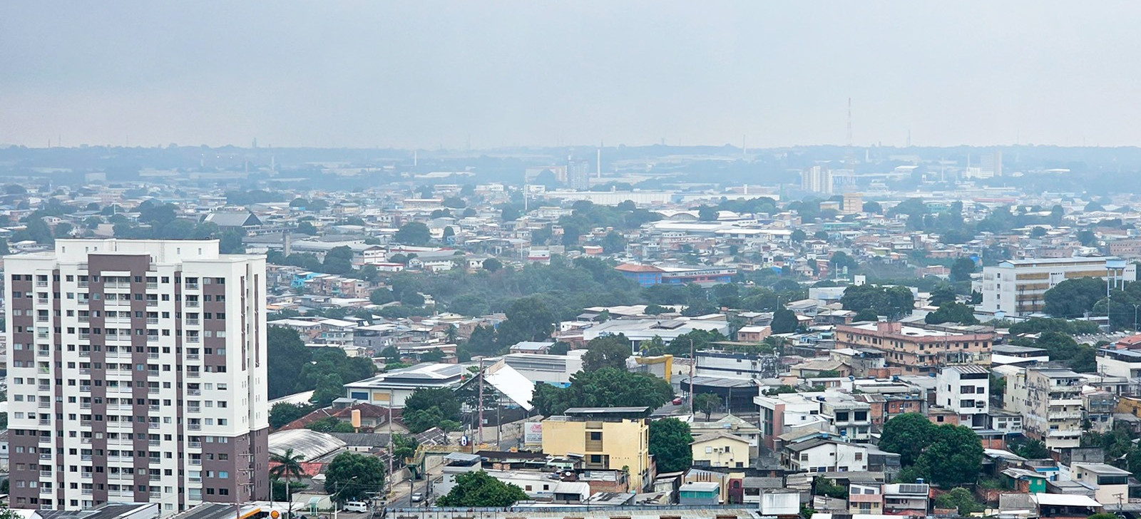 Fumaça registrada em Manaus nesta quarta-feira, 20  (Paulo Dultra/CENARIUM)