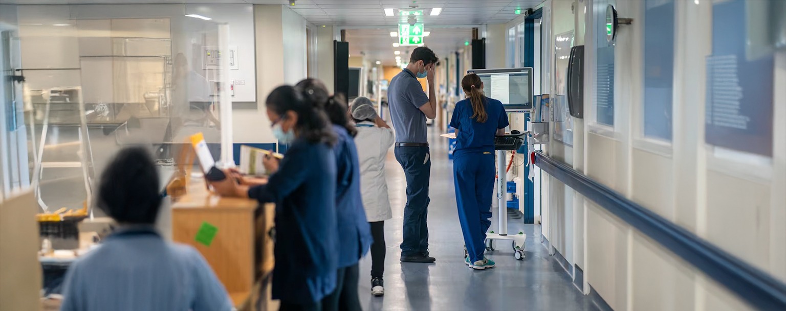 Modelo de saúde do Reino Unido é tema em debate sobre falhas do SUS