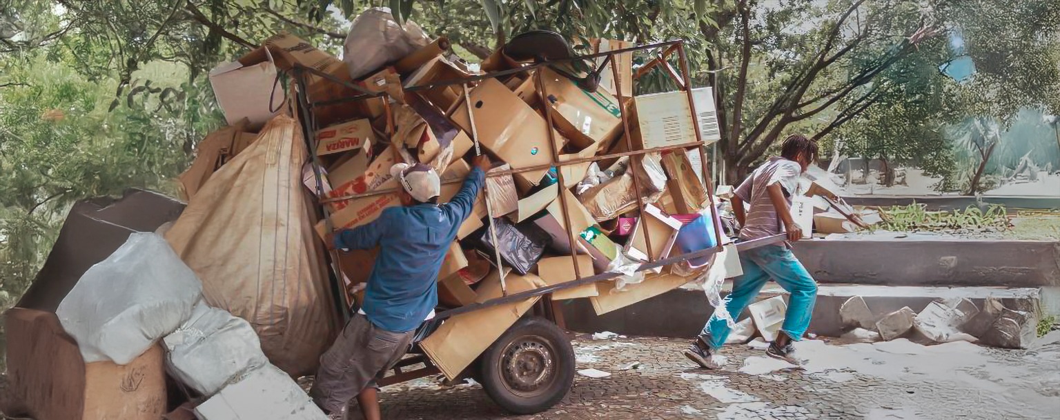 Catadores informais atuam em 73,7% das cidades do País, aponta IBGE
