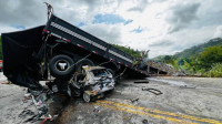 Acidente com ônibus e carreta deixa mais de 30 mortos em MG
