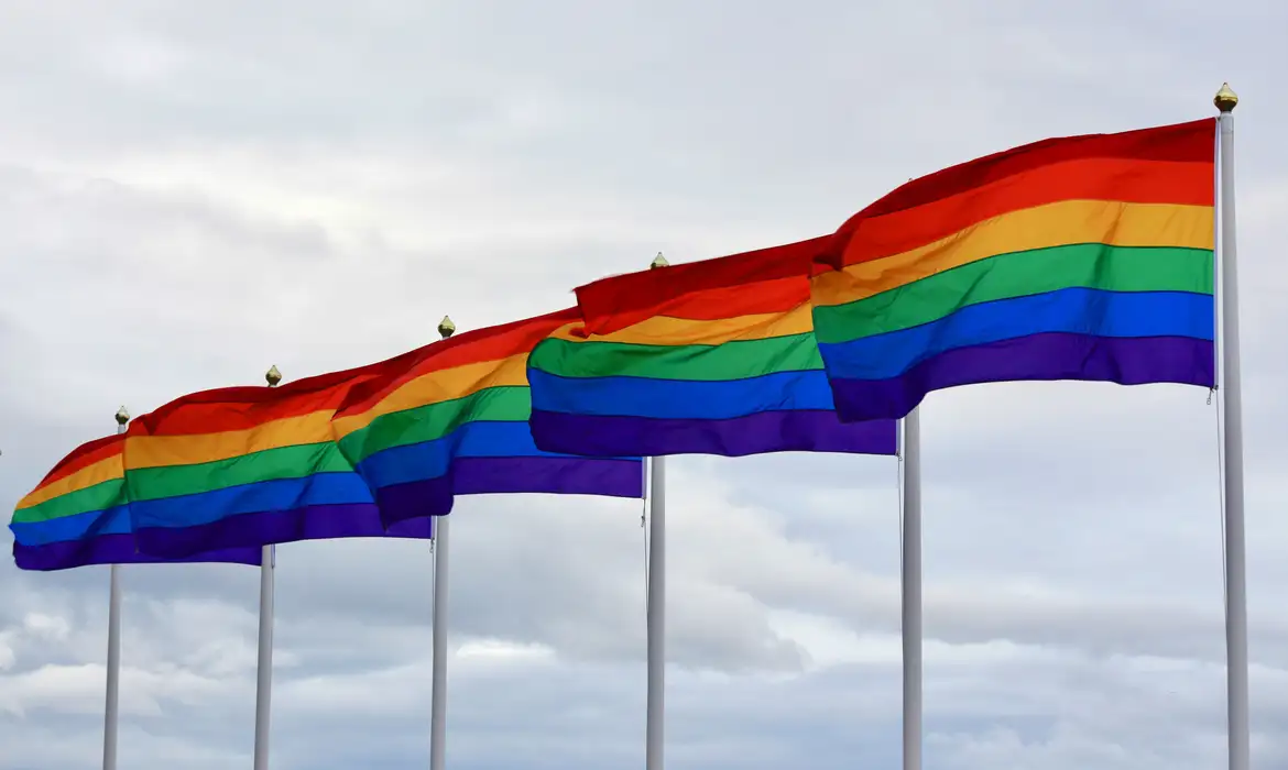 Serviço público padroniza coleta de dados sobre população LGBTQIAPN+