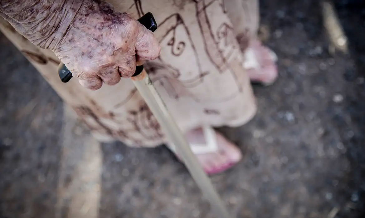 Lei que reforça rede de cuidados para crianças e idosos entra em vigor