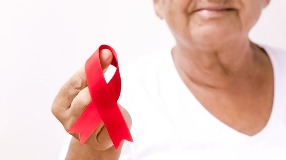 Geriatra alerta para aumento de casos de HIV em idosos