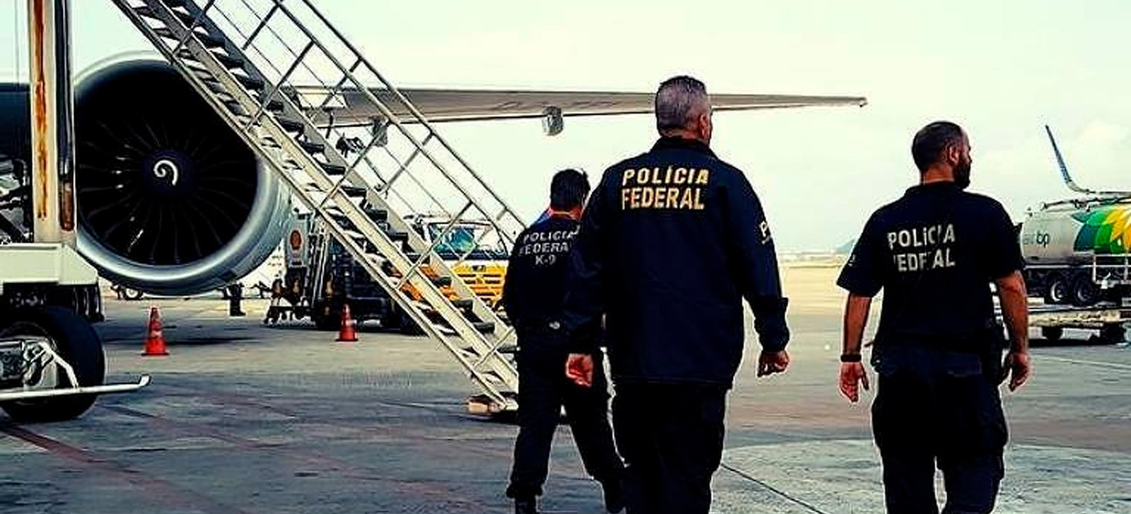 Homem é preso por suspeita de assediar adolescente em voo