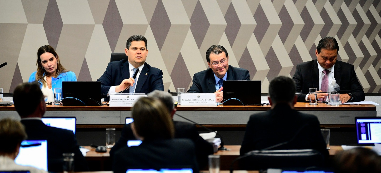 CCJ do Senado aprova regulamentação da Reforma Tributária