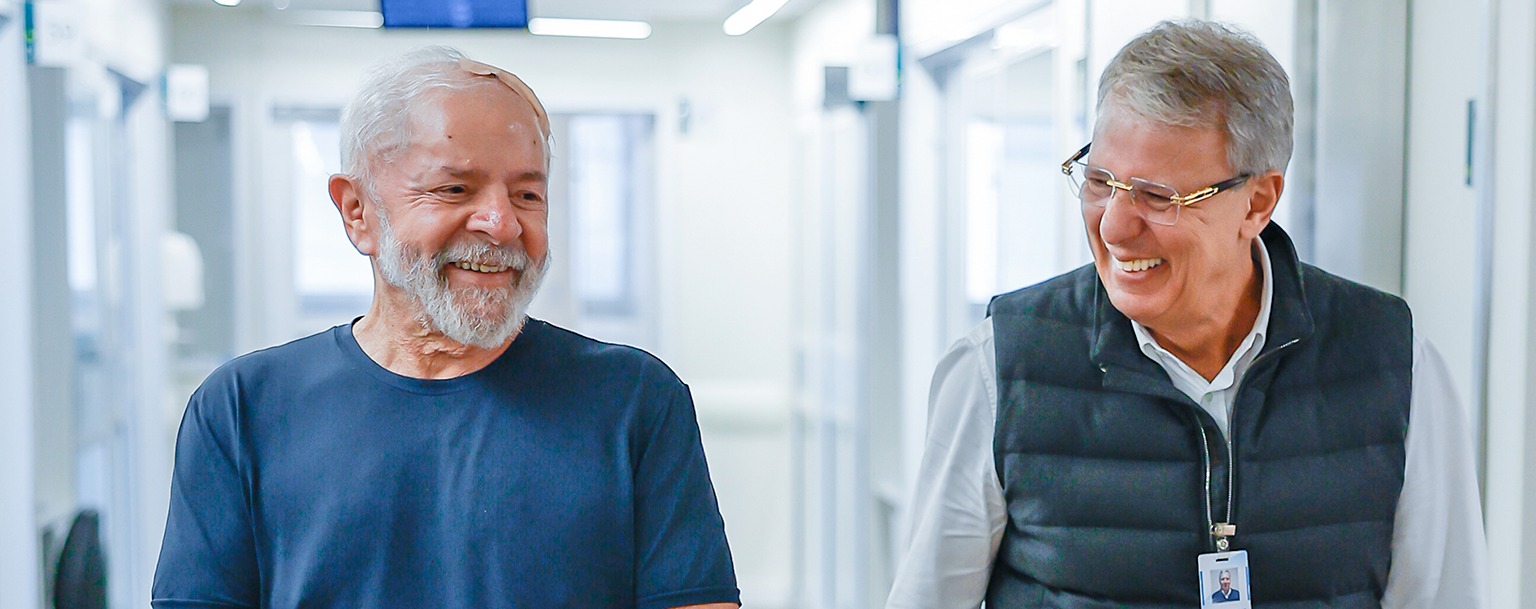 Lula deixa UTI e publica vídeo caminhando: ‘Estou firme e forte’