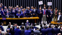 Deputados discutem mudar texto e concluir Reforma Tributária na próxima semana