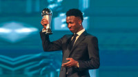 ‘Parecia impossível’, diz Vini Jr. ao ser eleito melhor jogador do mundo