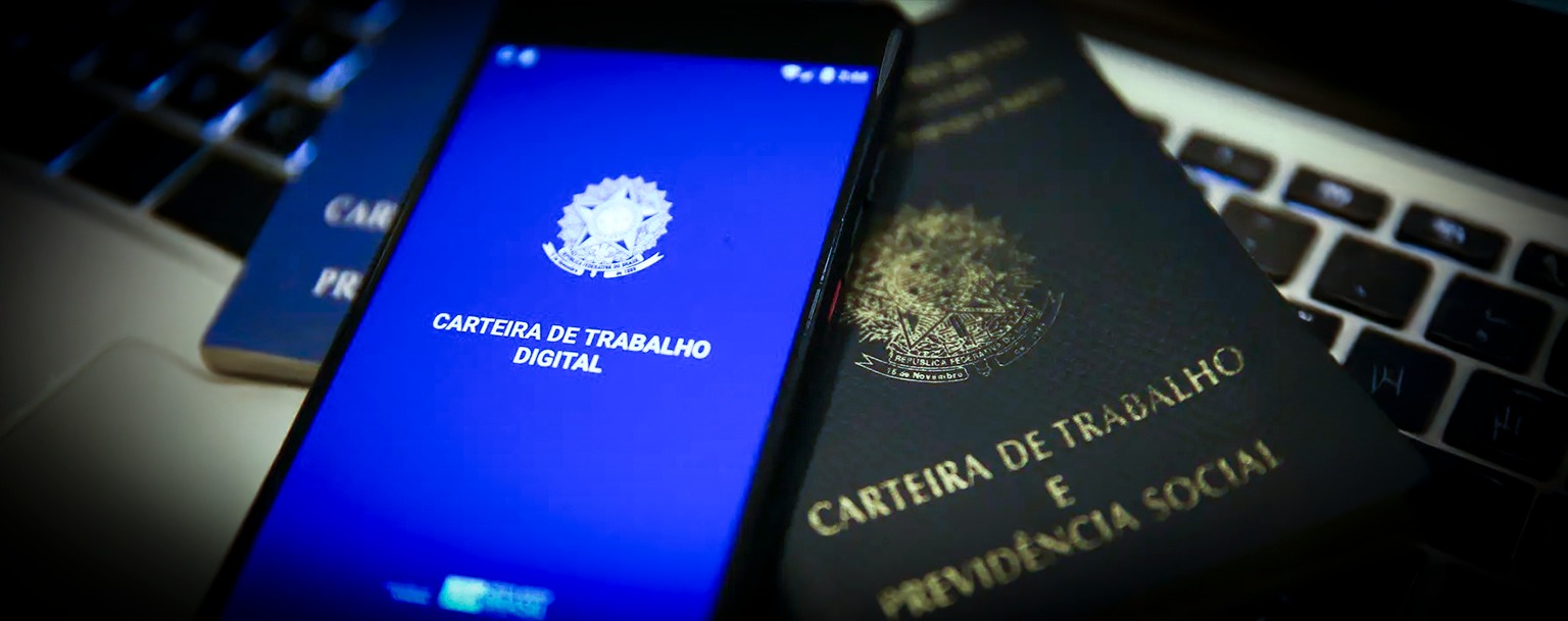 Taxa de desemprego recua 6,1% e bate recorde histórico