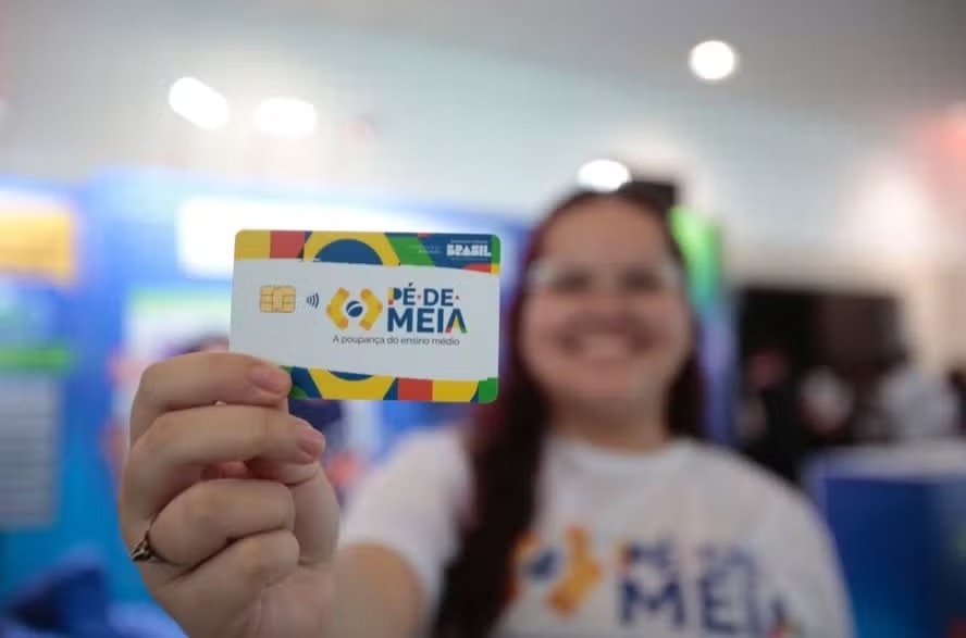 Programa Pé-de-Meia atinge 4 milhões de beneficiados em 2024