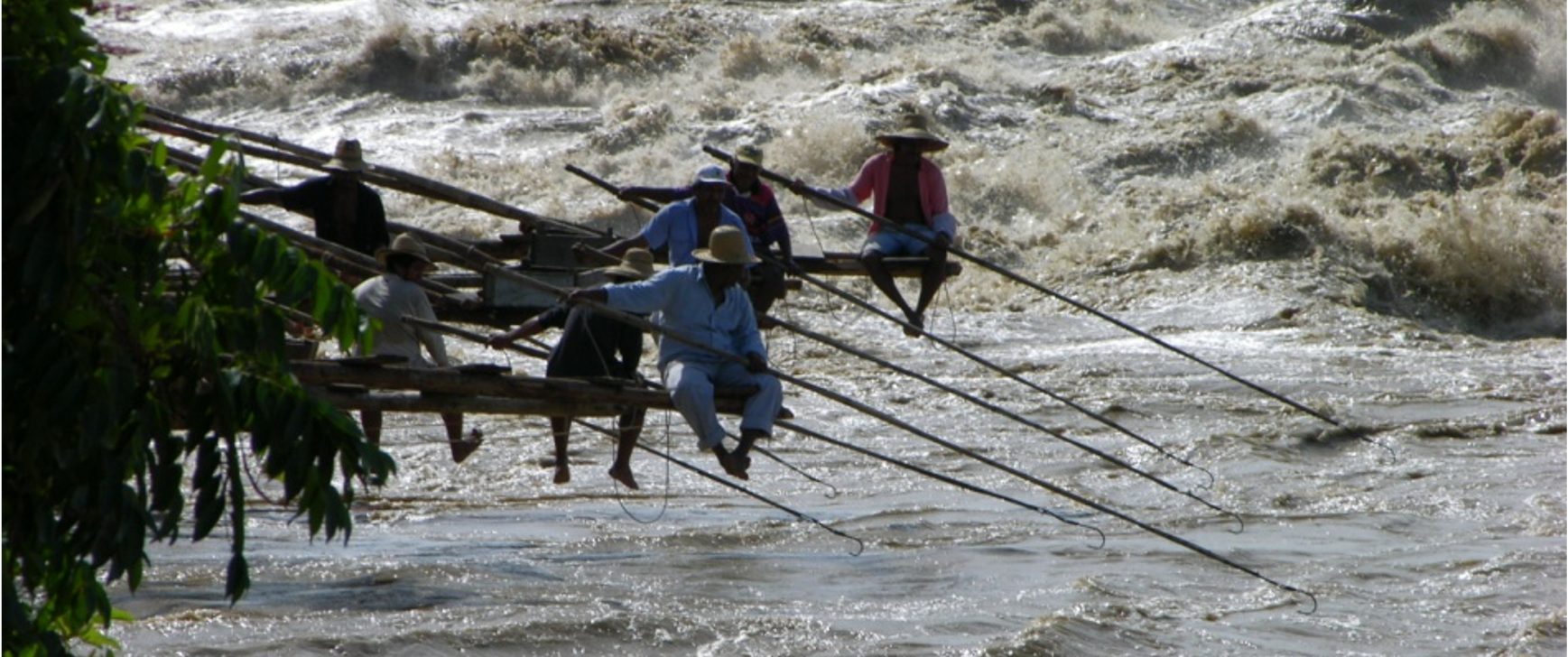 Fishermen in a region affected by the hydroelectric dam (Reproduction/Spec Collection)