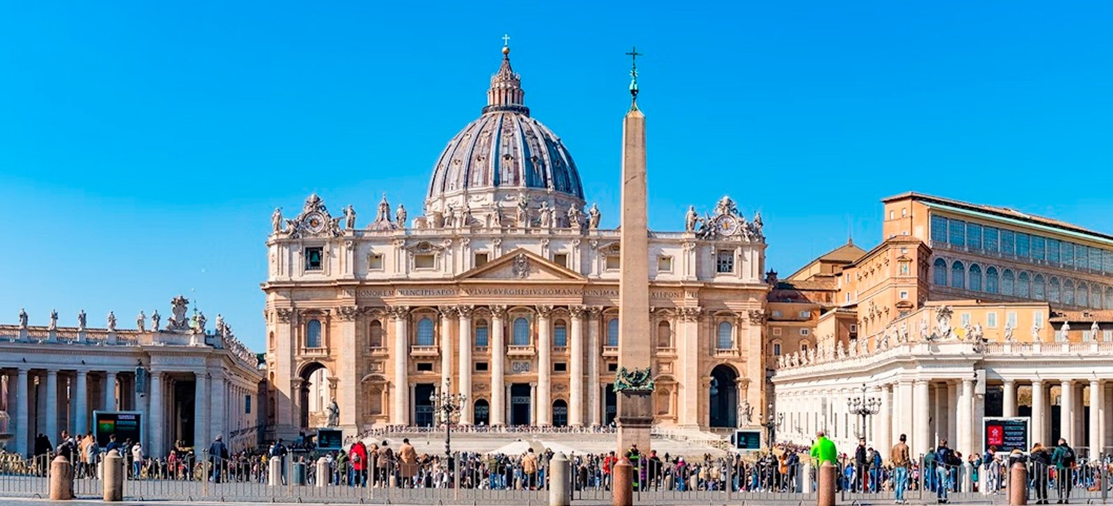 Vaticano publica documento que permite que homens gays se tornem padres