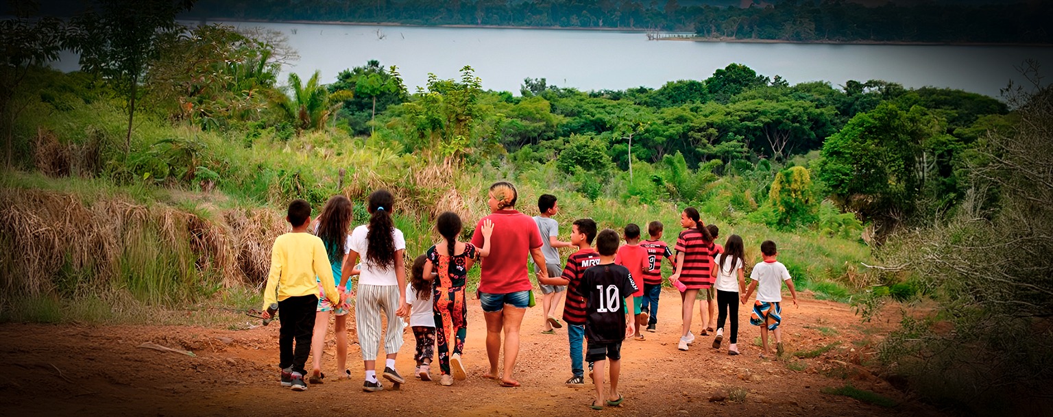 Pessoas caminhando (André Noboa/UmGraueMeio)