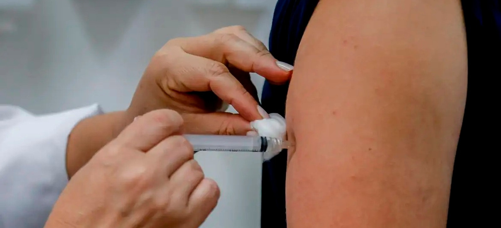 Vacinação contra HPV reduz em 58% casos de câncer de colo de útero