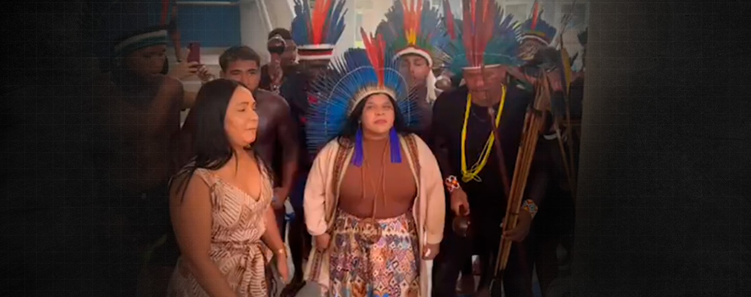 Ministra Sonia Guajajara se junta a indígenas em ocupação na Seduc-PA