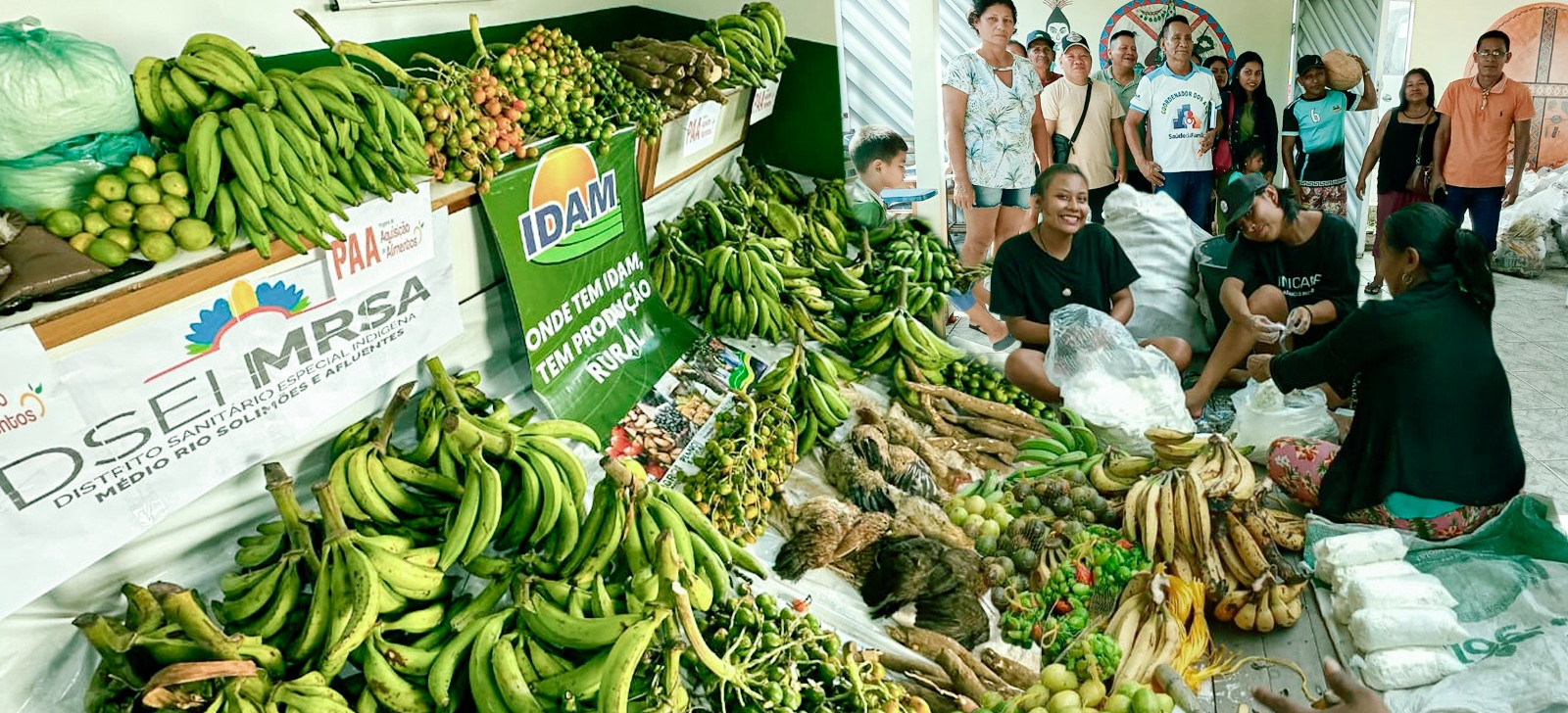 Governo do AM entrega 12,5 toneladas de alimentos da agricultura indígena