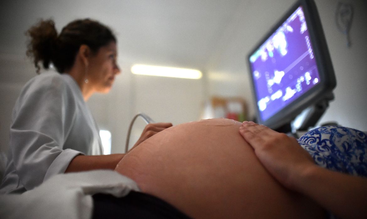 Grávida fazendo exame pré-natal (Arquivo/Andre Borges/Agência Brasília)