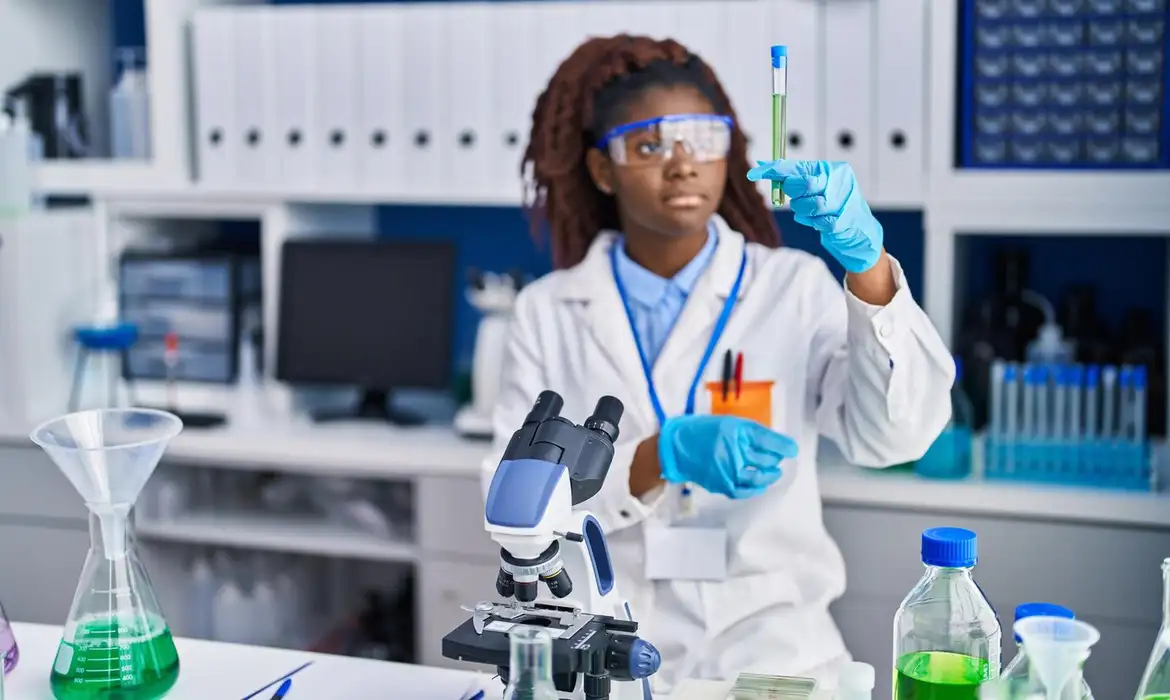 Desigualdade racial ainda afasta mulheres negras da ciência