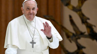 Papa tem mais uma noite tranquila no hospital, afirma Vaticano