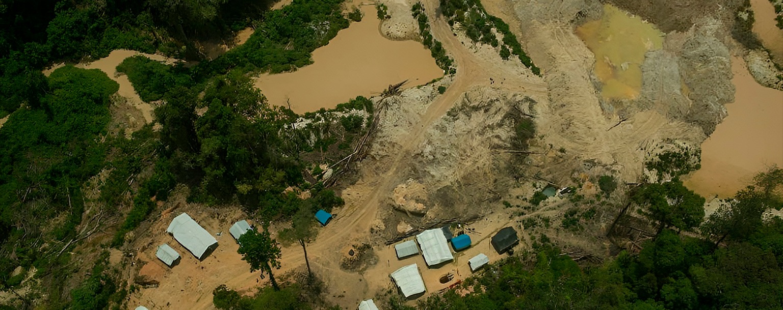 Narco-mining: Understand how factions commit environmental crimes in mining areas in Brazil.