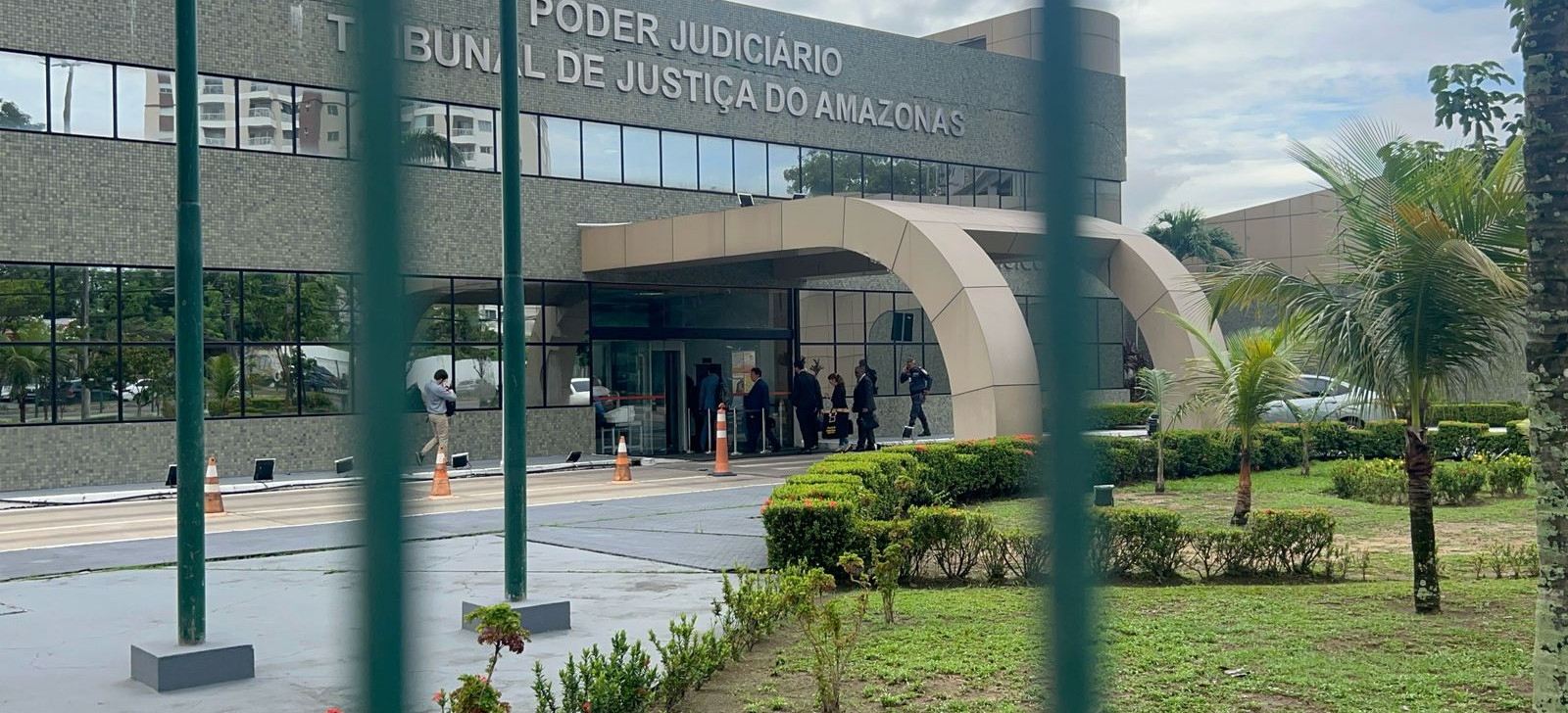 Polícia Federal e CNJ fazem buscas em gabinete de desembargador afastado no Amazonas