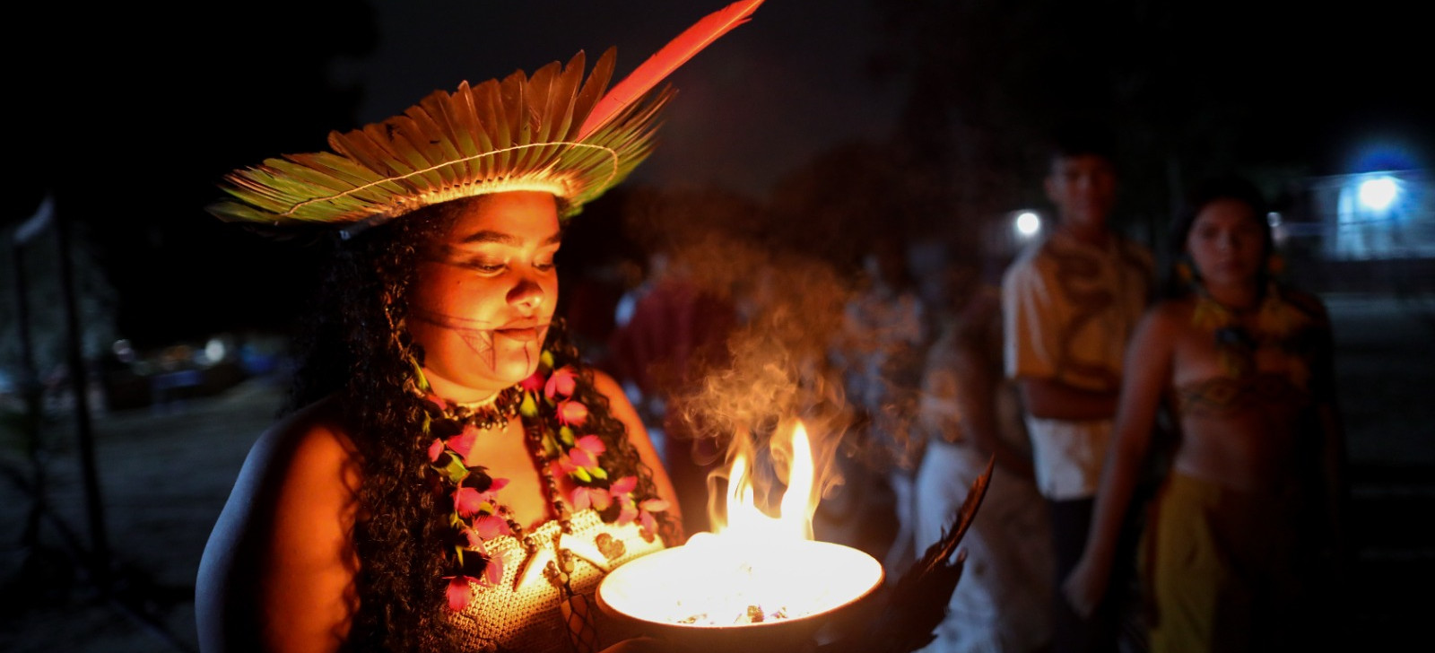 Indígenas de Manaus fazem ritual em apoio ao filme ‘Ainda Estou Aqui’