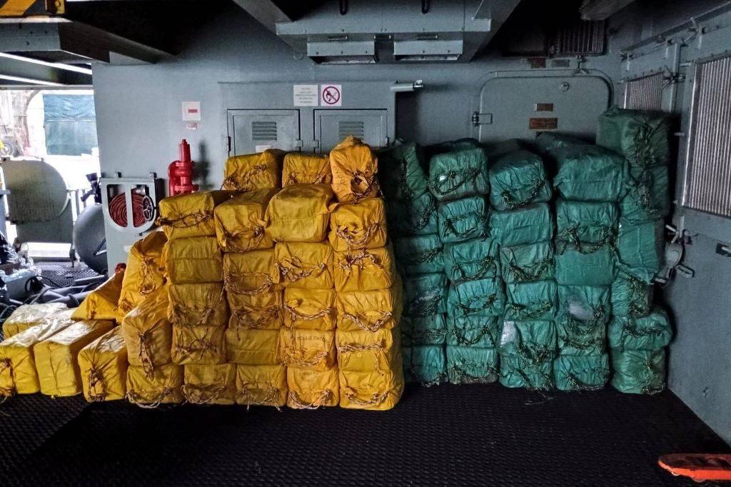 Brasileiros são presos em submarino com 6,5 toneladas de cocaína em Portugal