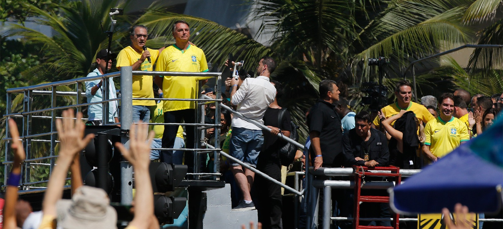 Bolsonaro se reúne com apoiadores para protestar por anistia