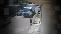 Criança de seis anos morre atropelada por caminhão de lixo em Manaus