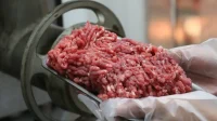 China suspende compra de carne de frigoríficos do Brasil
