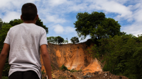 Vazamento de água causou deslizamento em Manaus, dizem moradores