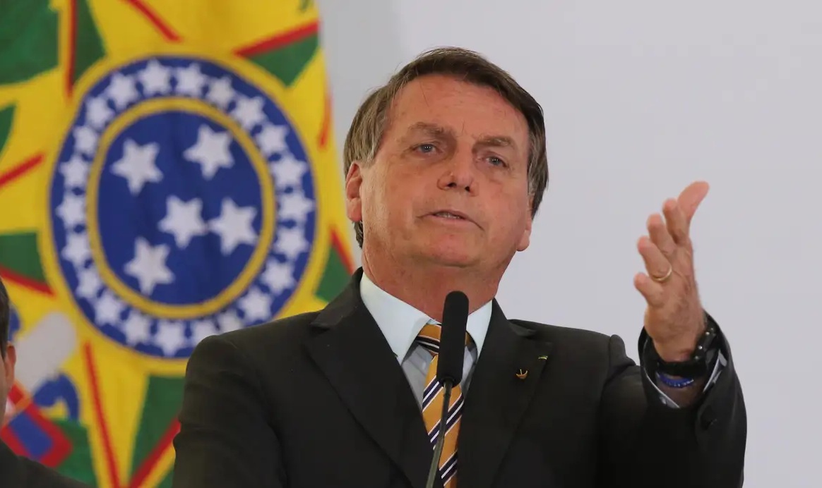 PT pede medidas cautelares para evitar fuga de Bolsonaro