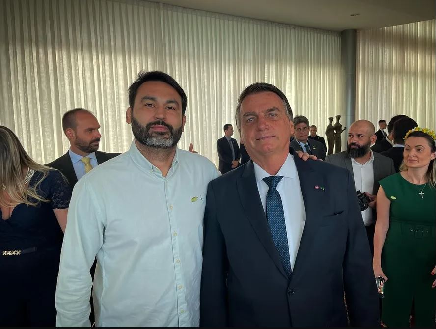 Moraes pede que defesa diga se Léo Índio fugiu para a Argentina