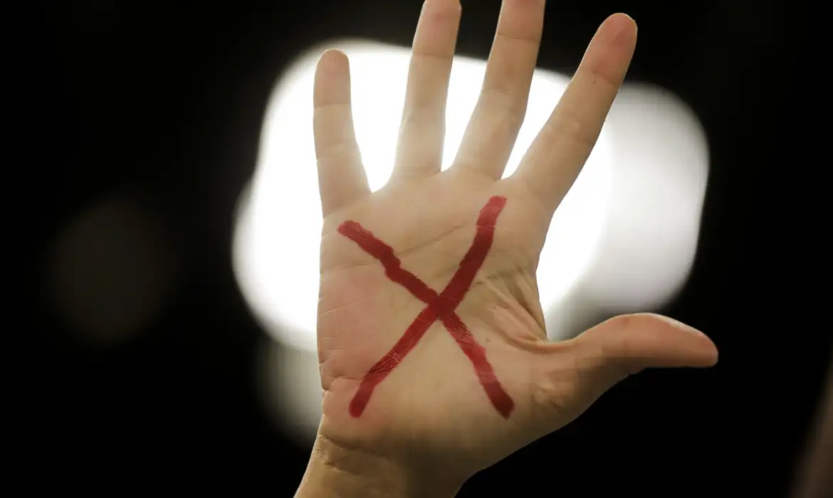 Feminicídios no Brasil aumentam em 2024, totalizando 1.450 casos