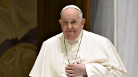 Papa Francisco segue estável e sem ventilação mecânica, informa Vaticano