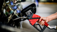 Preço do diesel está R$ 0,40 acima da média e governo planeja cortes