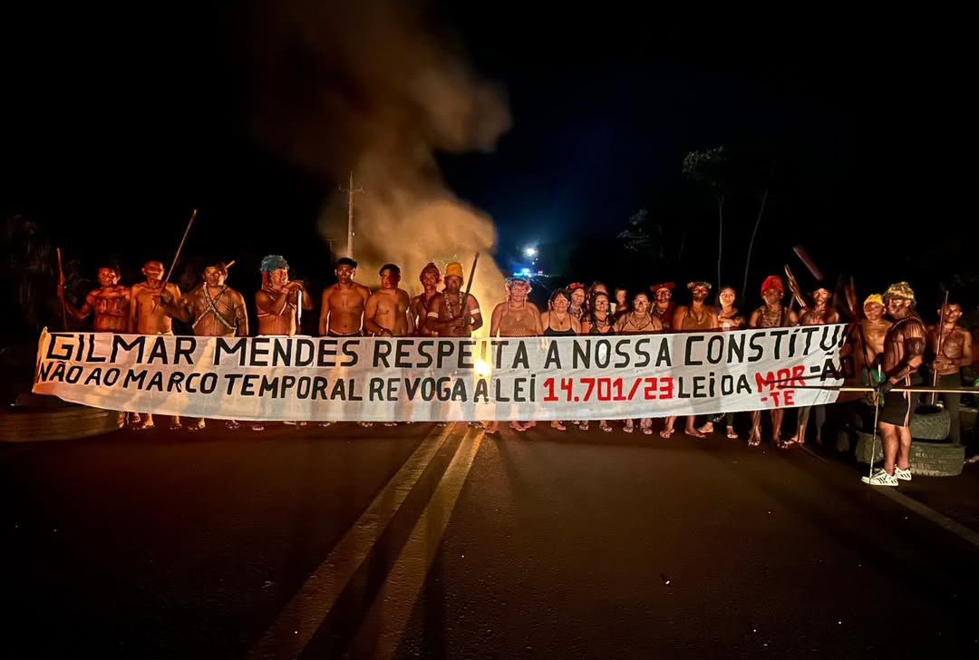 Contra Marco Temporal, indígenas Munduruku fecham rodovia no Pará