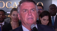 Bolsonaro cries when talking about his son, Deputy Eduardo, staying in the U.S.