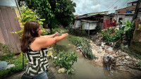 Moradores cobram solução após ponte cair e homem desaparecer em Manaus