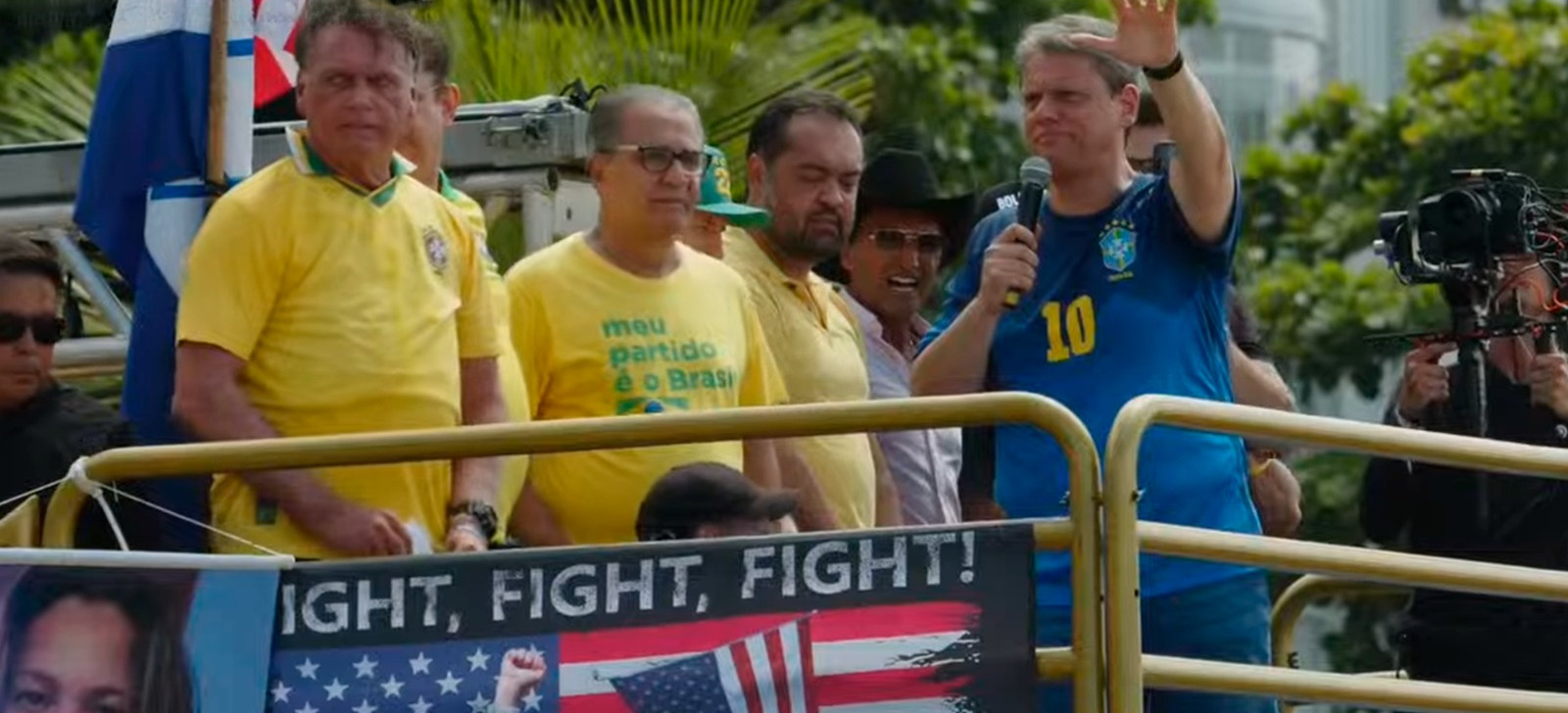 Em ato com Bolsonaro, Tarcísio de Freitas condiciona pacificação à anistia