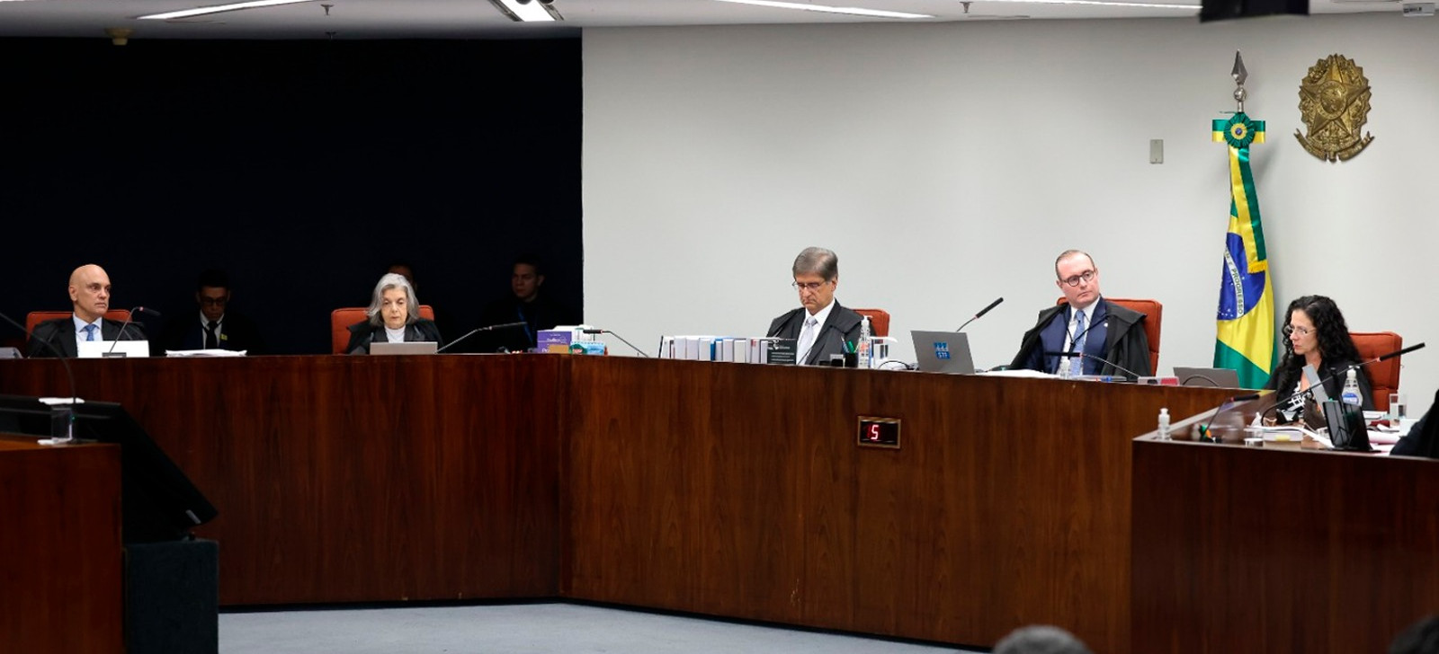 STF rejeita recursos e deixa para quarta decisão sobre Bolsonaro e mais sete